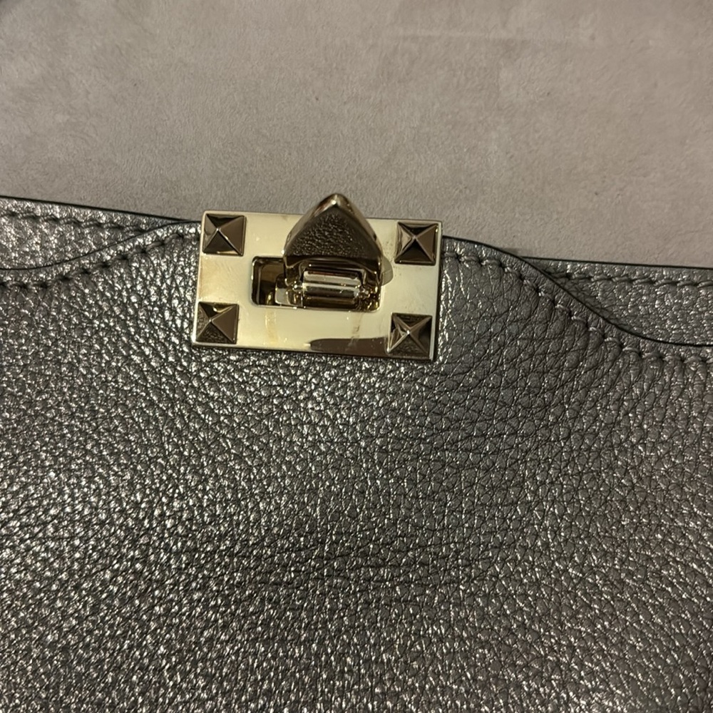 Authentic Valentino Garavani Rockstud Crossbody Hobo Metallic Leather Medium sz - Picture 4 of 16